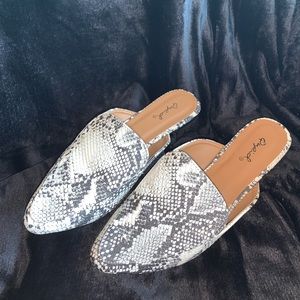 - 2 for 21 ❤️❤️ QUPID shoes!